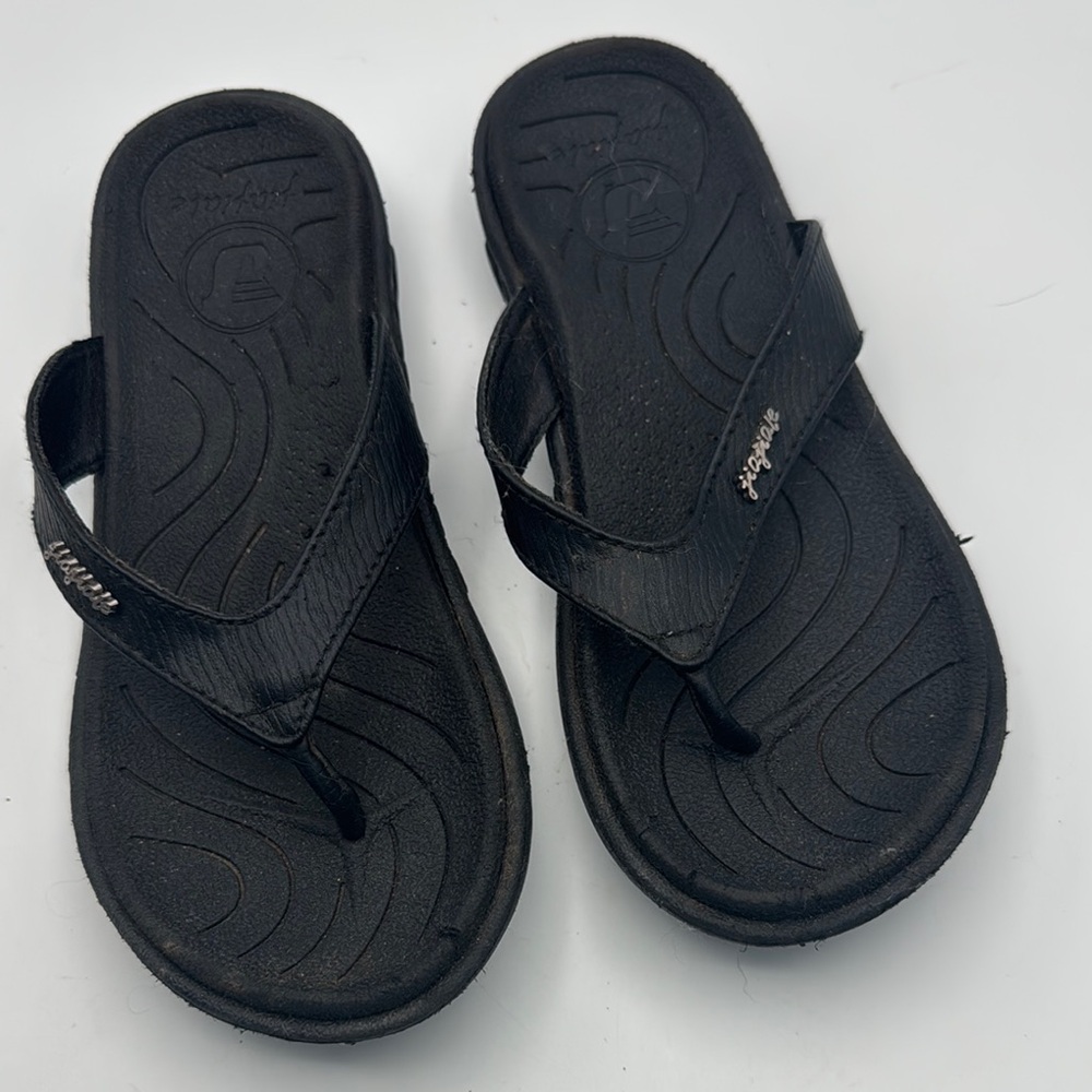 Women’s Black Flip Flops 7M- cushiony-black-pool-beach-travel-weekend shoes